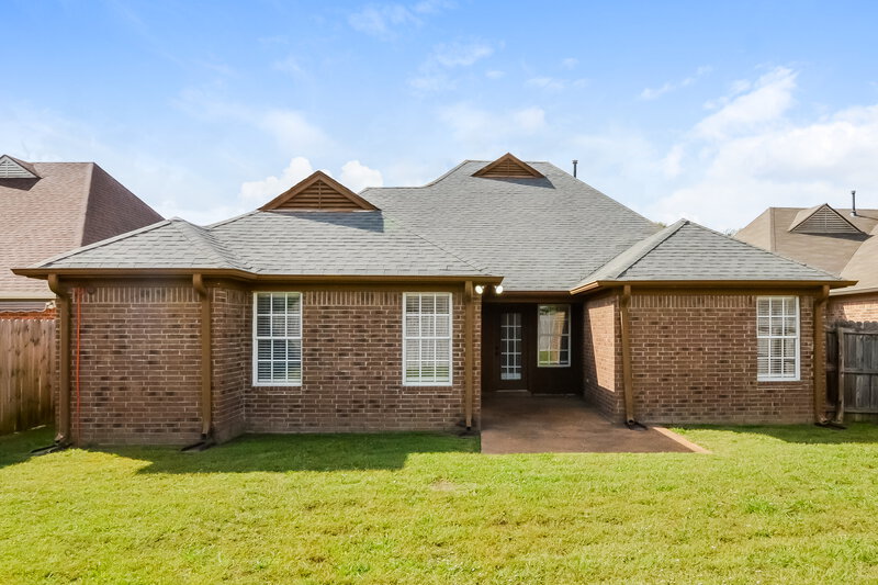 1,960/Mo, 9018 Billy Pat Dr Olive Branch, MS 38654 Rear View