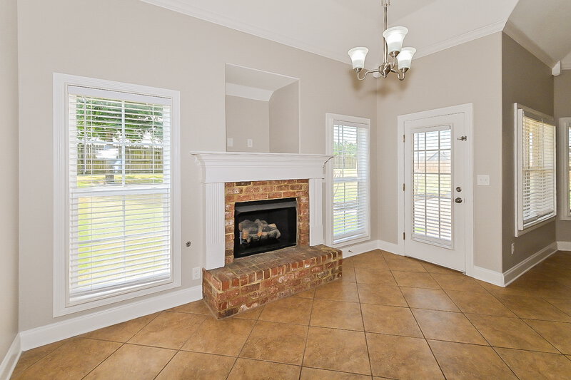 2,325/Mo, 2807 Malabar Pl Southaven, MS 38672 Family Room View 2