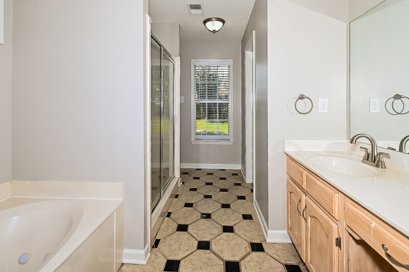 2,250/Mo, 5759 Michaelson Dr Olive Branch, MS 38654 Main Bathroom View