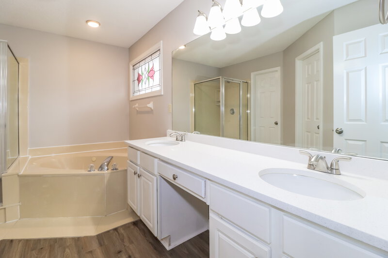 1,965/Mo, 1501 Cider House Ln Cordova, TN 38016 Main Bathroom View