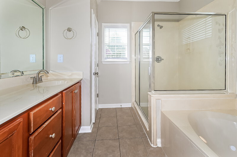 1,925/Mo, 4195 Amherst Dr Olive Branch, MS 38654 Main Bathroom View