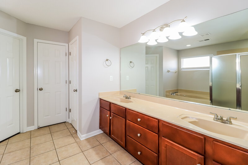 2,020/Mo, 5117 Will Fall Rd Bartlett, TN 38002 Main Bathroom View