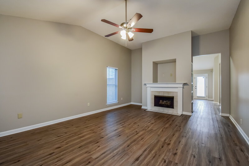 1,555/Mo, 5580 Kaitlyn Dr E Walls, MS 38680 Living Room View 2