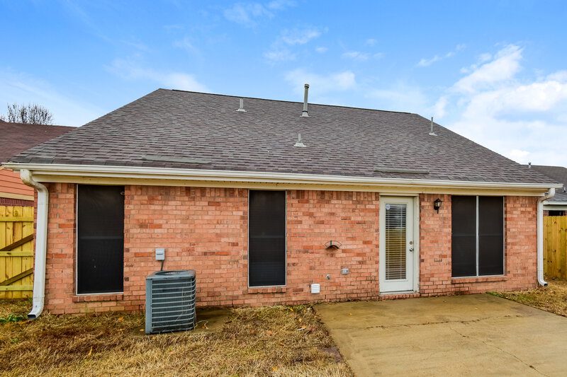 1,555/Mo, 5580 Kaitlyn Dr E Walls, MS 38680 Rear View