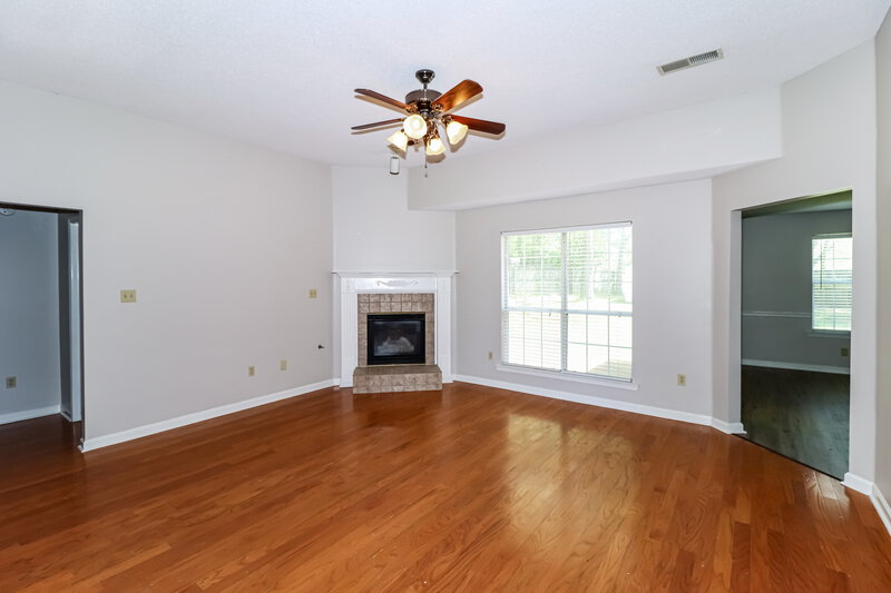 2,015/Mo, 10087 Keely Dr Olive Branch, MS 38654 Living Room View 2