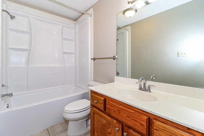 2,015/Mo, 10087 Keely Dr Olive Branch, MS 38654 Bathroom View