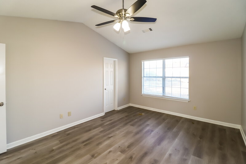 1,570/Mo, 180 Pine Ridge Ln Oakland, TN 38060 Main Bedroom View