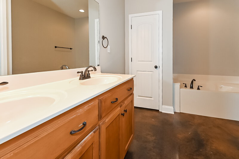 2,140/Mo, 3475 Avis Ln Southaven, MS 38672 Main Bathroom View
