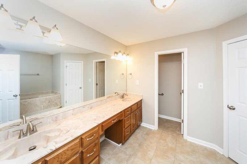 3,180/Mo, 7418 Fox Meadow Dr Olive Branch, MS 38654 Main Bathroom View