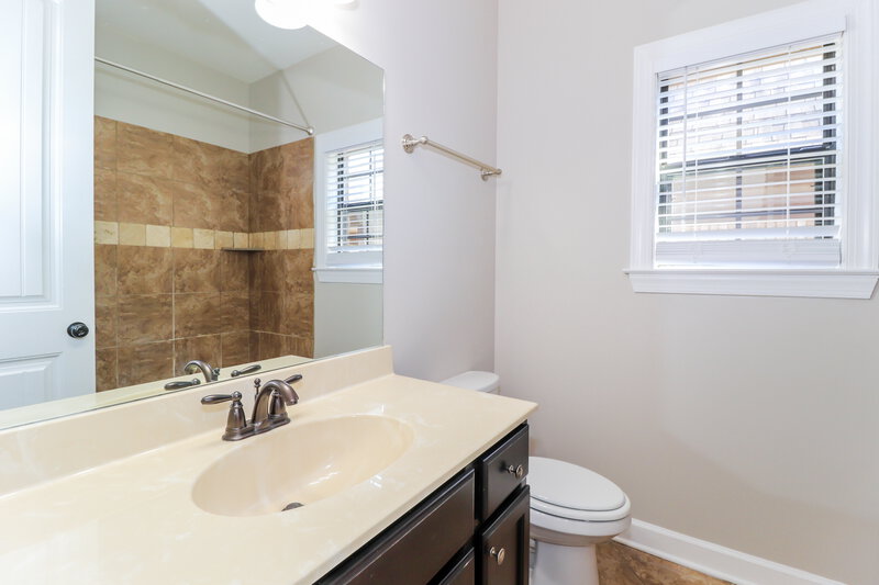2,010/Mo, 4251 Blake Cir Olive Branch, MS 38654 Bathroom View