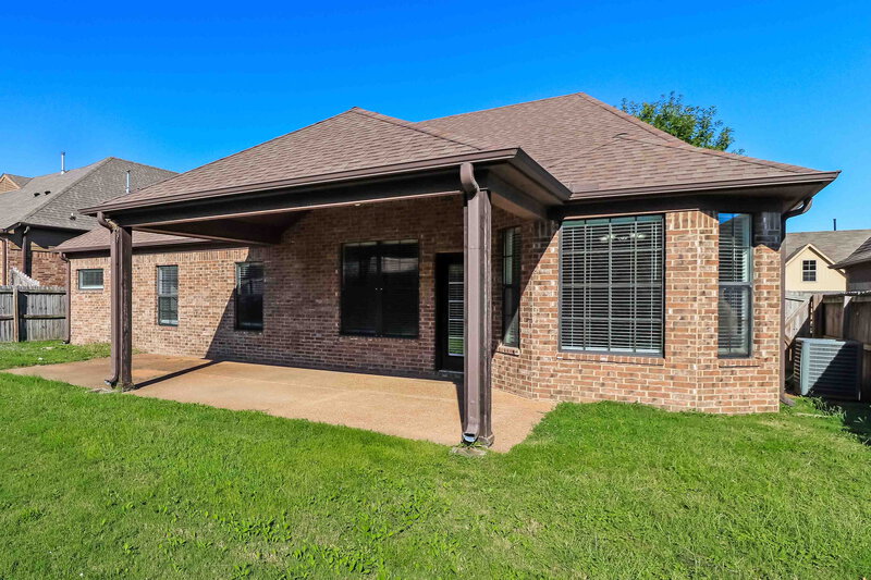 2,010/Mo, 4251 Blake Cir Olive Branch, MS 38654 Rear View