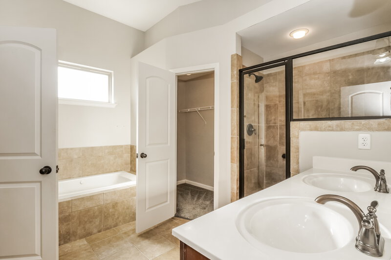 2,180/Mo, 45 Green Hills Dr Oakland, TN 38060 Main Bathroom View