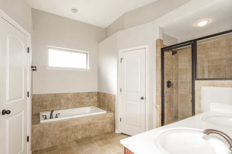 2,180/Mo, 45 Green Hills Dr Oakland, TN 38060 Main Bathroom View 2