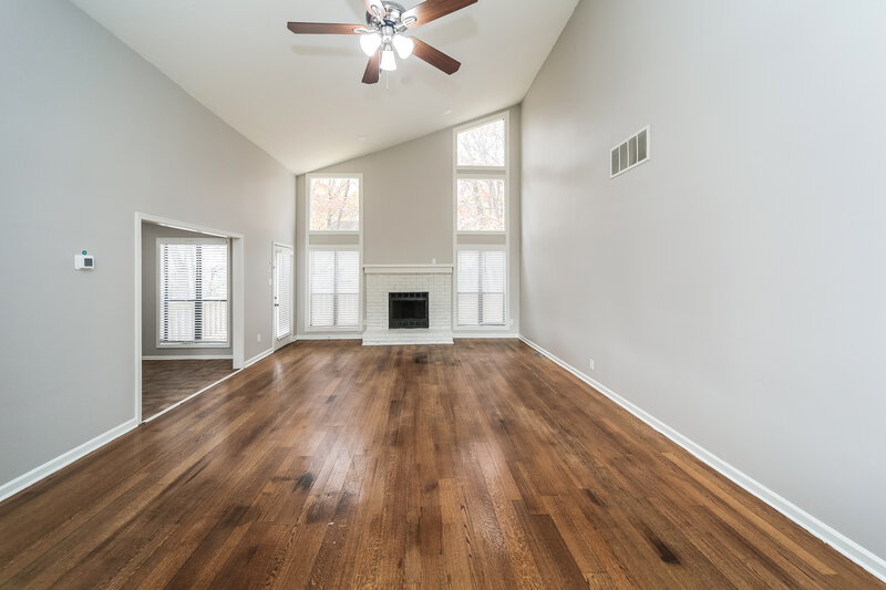 1,750/Mo, 353 Ericson Rd Cordova, TN 38018 Living Room View