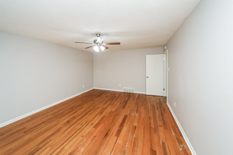 1,750/Mo, 353 Ericson Rd Cordova, TN 38018 Main Bedroom View 2