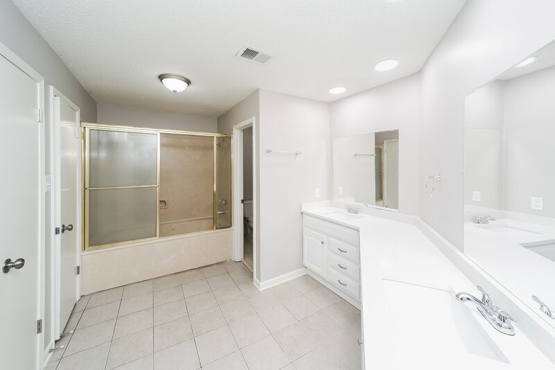 1,750/Mo, 353 Ericson Rd Cordova, TN 38018 Main Bathroom View