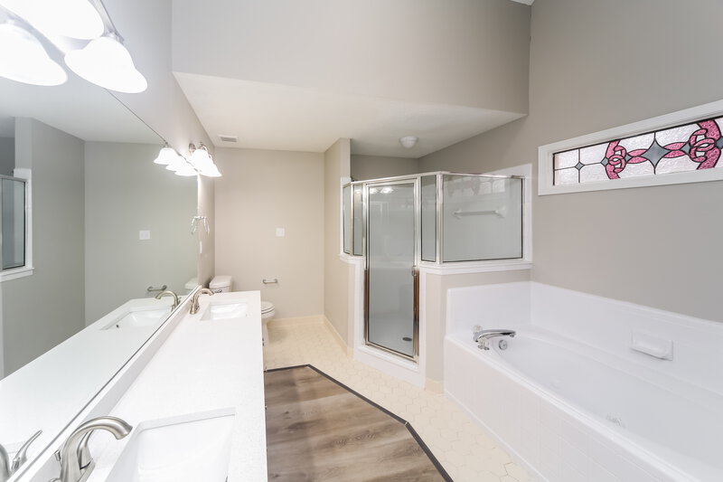 1,905/Mo, 7924 Tankard Dr Memphis, TN 38125 Main Bathroom View