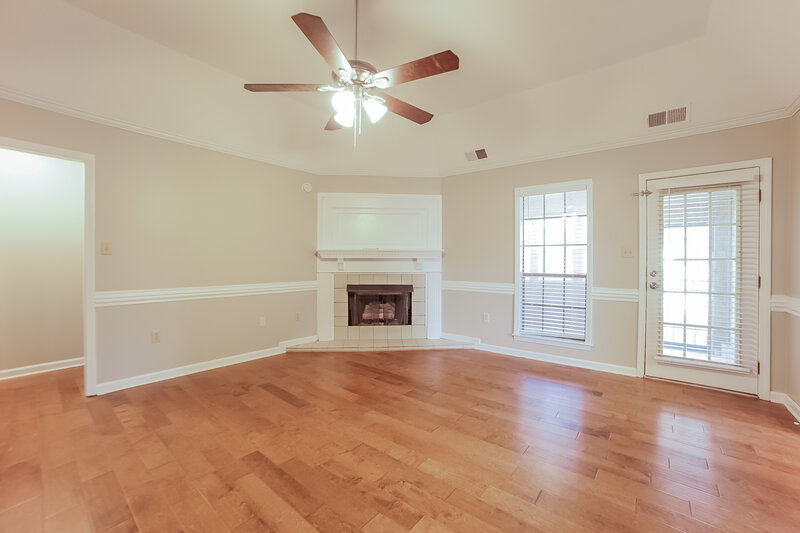 3,320/Mo, 1945 Pecan Ln N Southaven, MS 38671 Living Room View