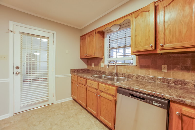 3,320/Mo, 1945 Pecan Ln N Southaven, MS 38671 Kitchen View 2