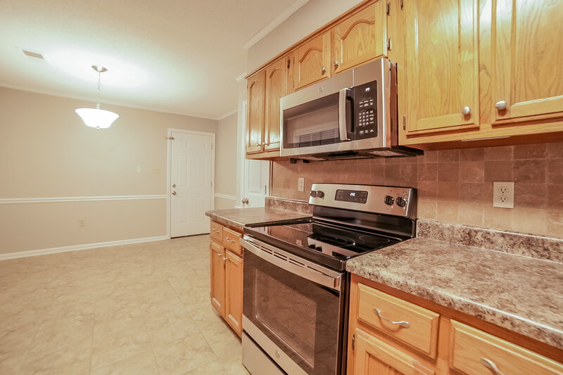 3,320/Mo, 1945 Pecan Ln N Southaven, MS 38671 Kitchen View 3