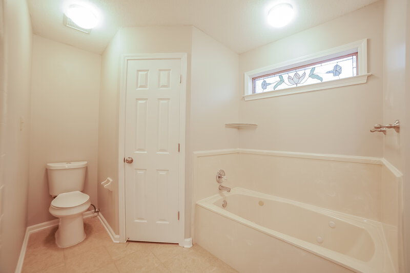 3,320/Mo, 1945 Pecan Ln N Southaven, MS 38671 Main Bathroom View