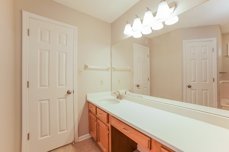 3,320/Mo, 1945 Pecan Ln N Southaven, MS 38671 Main Bathroom View 2