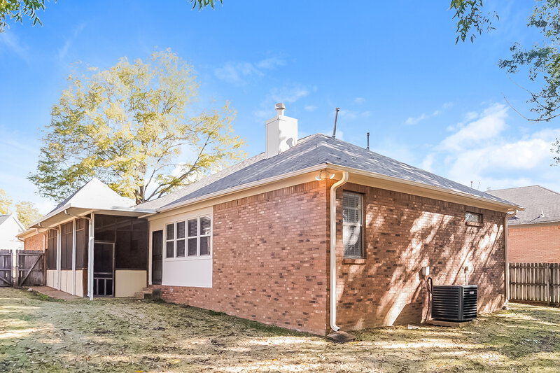 3,320/Mo, 1945 Pecan Ln N Southaven, MS 38671 Rear View