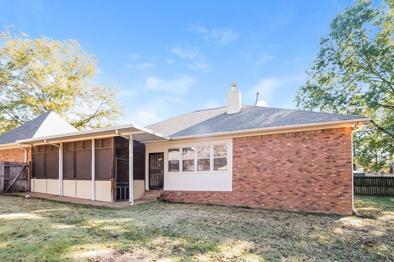 3,320/Mo, 1945 Pecan Ln N Southaven, MS 38671 Side View