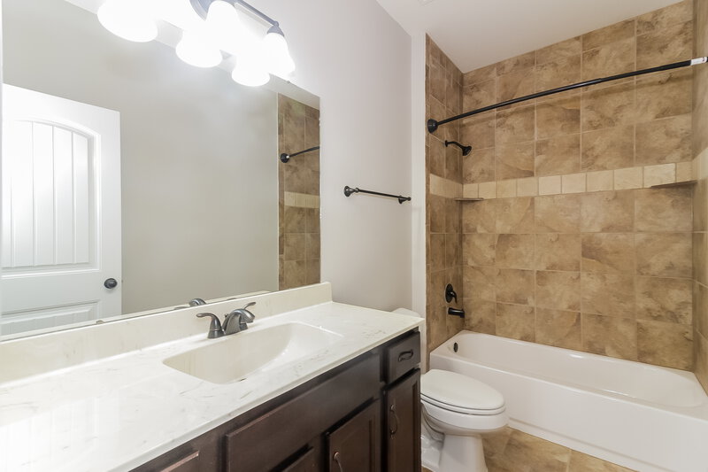 2,285/Mo, 5112 Delaney Valley Ln Bartlett, TN 38002 Bathroom View