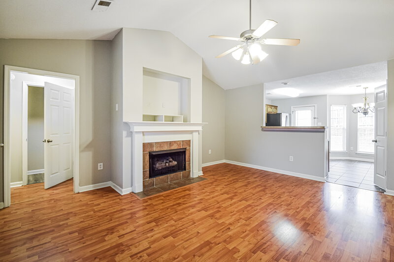 2,035/Mo, 5764 Deer Ridge Dr Southaven, MS 38672 Living Room View