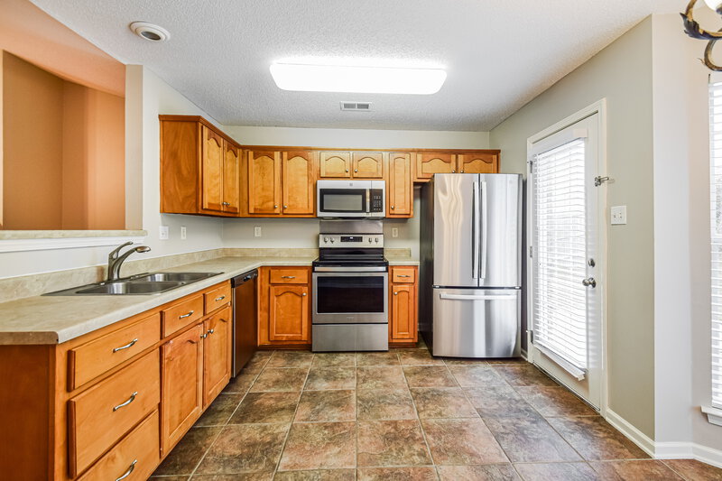 2,035/Mo, 5764 Deer Ridge Dr Southaven, MS 38672 Kitchen View 2