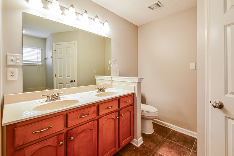2,035/Mo, 5764 Deer Ridge Dr Southaven, MS 38672 Main Bathroom View