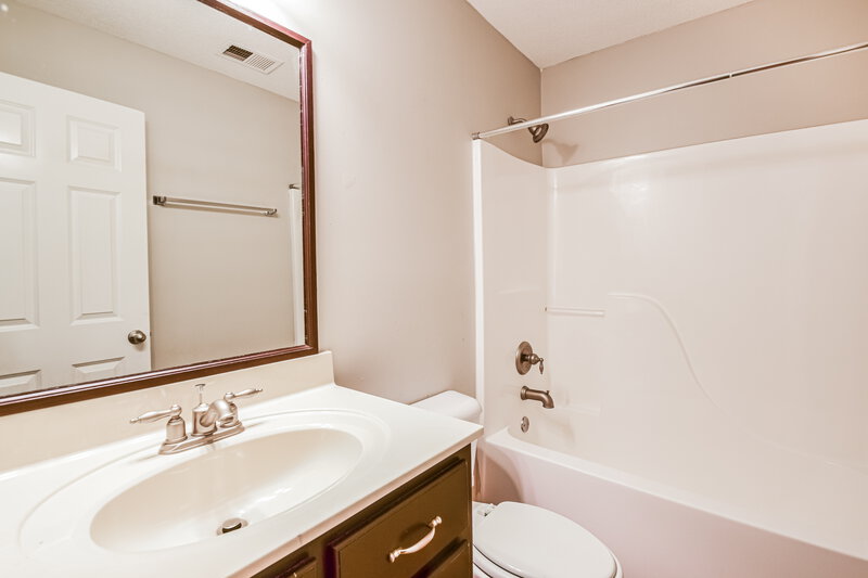 2,035/Mo, 5764 Deer Ridge Dr Southaven, MS 38672 Bathroom View