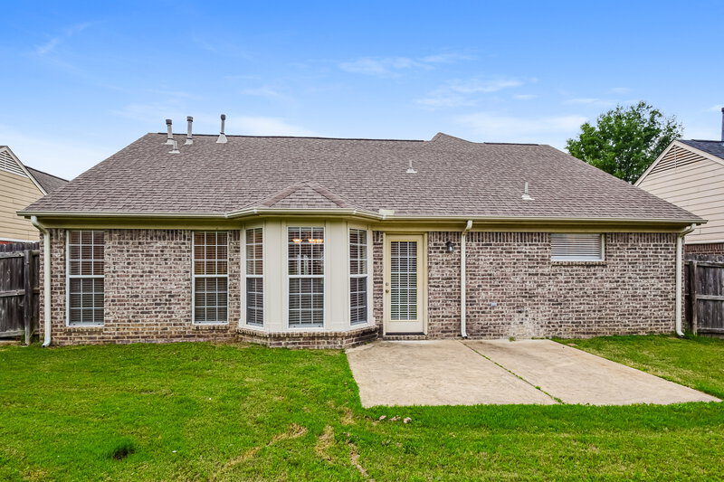 2,035/Mo, 5764 Deer Ridge Dr Southaven, MS 38672 Rear View