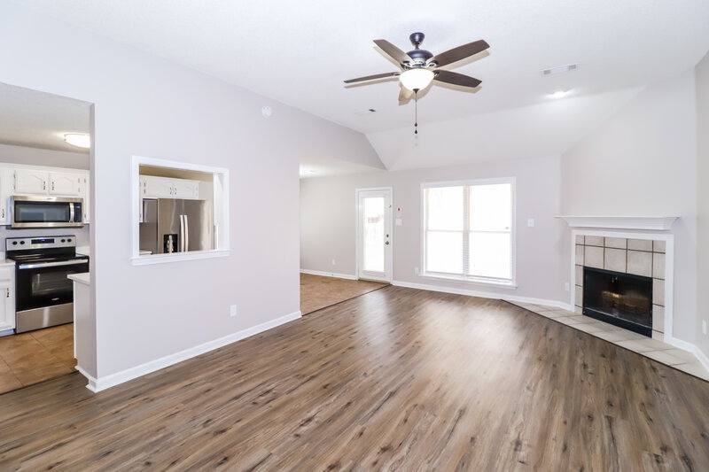 1,670/Mo, 5714 Pecan Trace Dr Memphis, TN 38135 Living Room View