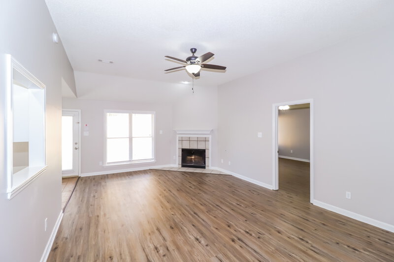 1,670/Mo, 5714 Pecan Trace Dr Memphis, TN 38135 Living Room View 2