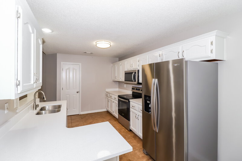 1,670/Mo, 5714 Pecan Trace Dr Memphis, TN 38135 Kitchen View 2