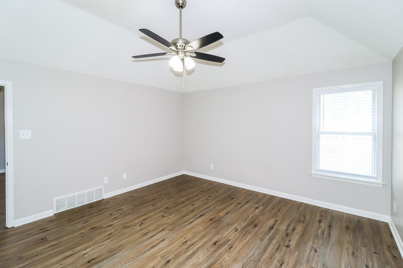 1,670/Mo, 5714 Pecan Trace Dr Memphis, TN 38135 Main Bedroom View 2