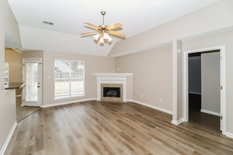 2,510/Mo, 6499 Sandbourne E Olive Branch, MS 38654 Living Room View