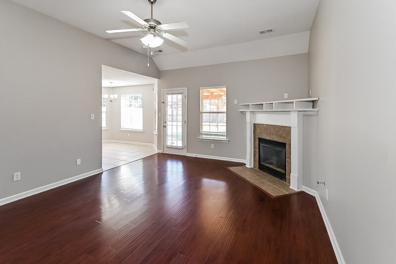 2,180/Mo, 5828 Landau Dr Southaven, MS 38671 Living Room View