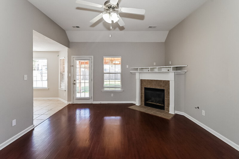 2,180/Mo, 5828 Landau Dr Southaven, MS 38671 Living Room View 2