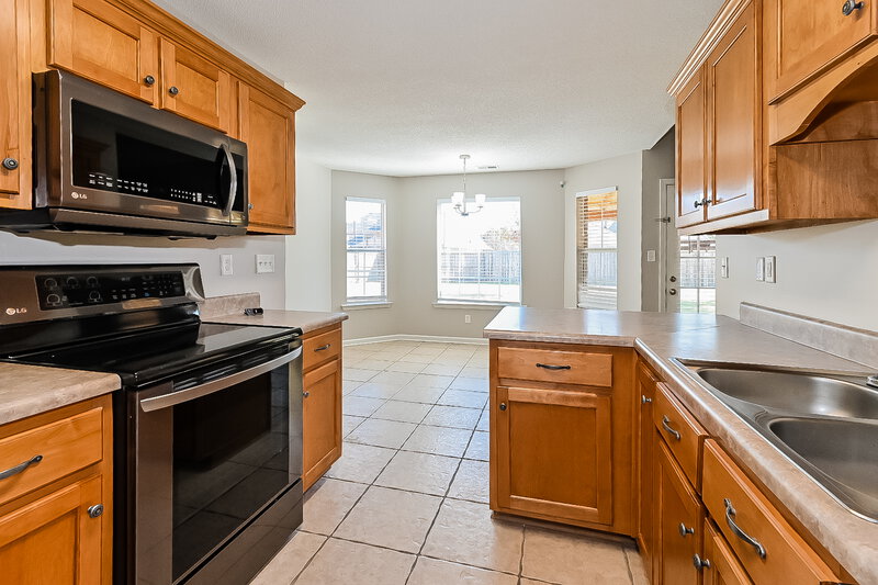 2,180/Mo, 5828 Landau Dr Southaven, MS 38671 Kitchen View 2