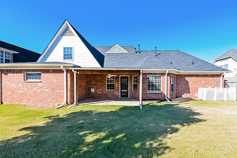 2,180/Mo, 5828 Landau Dr Southaven, MS 38671 Rear View