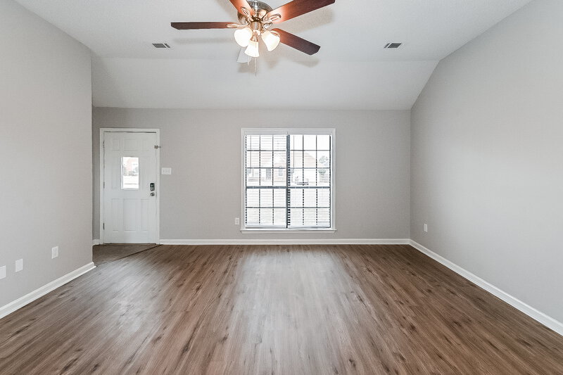 2,440/Mo, 5268 Ross Rd Memphis, TN 38141 Living Room View