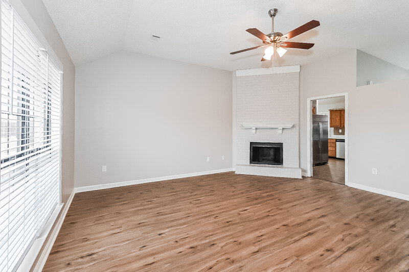 2,440/Mo, 5268 Ross Rd Memphis, TN 38141 Living Room View 2