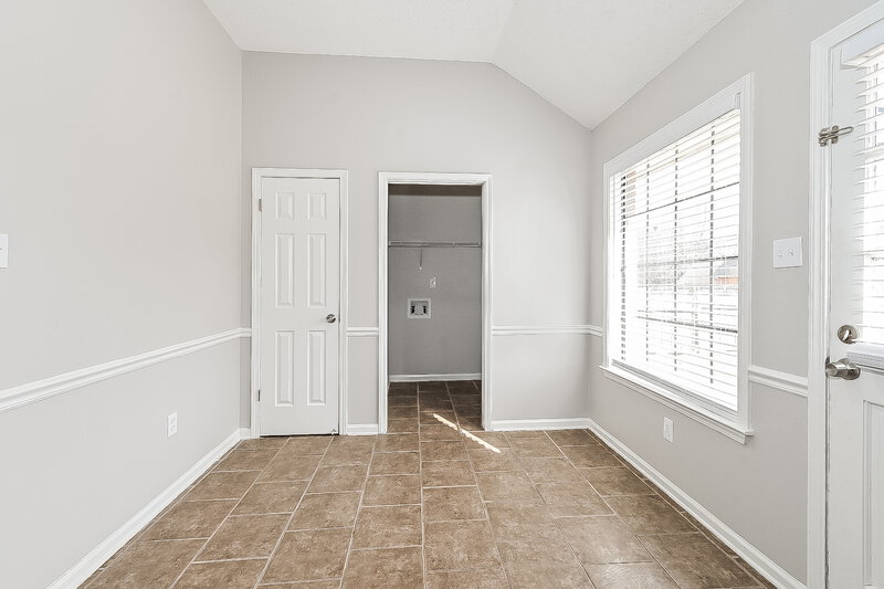 2,440/Mo, 5268 Ross Rd Memphis, TN 38141 Family Room View
