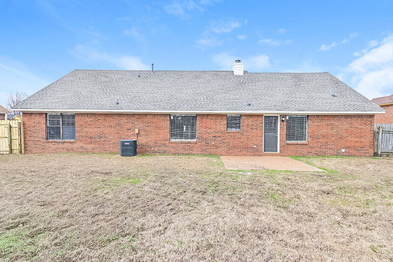 2,440/Mo, 5268 Ross Rd Memphis, TN 38141 Rear View