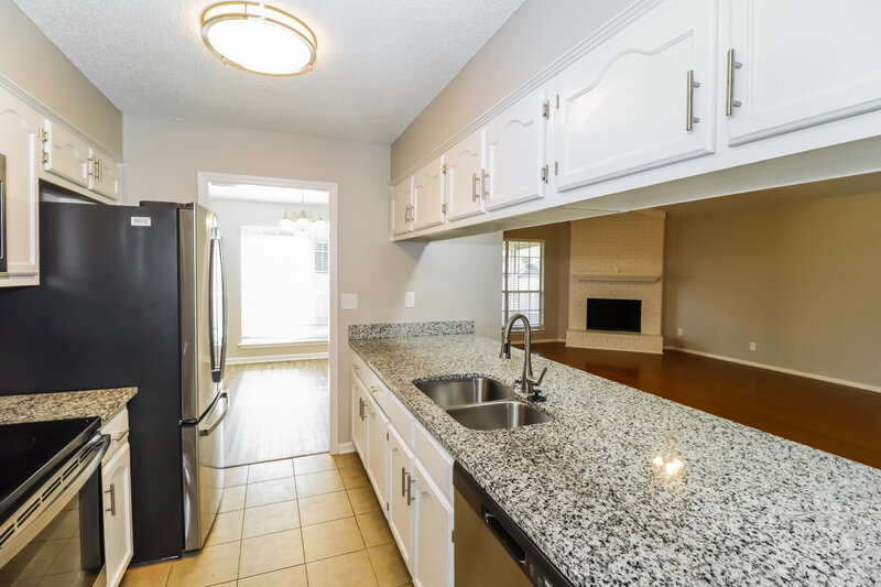 2,400/Mo, 6899 Gallop Dr Cordova, TN 38018 Kitchen View