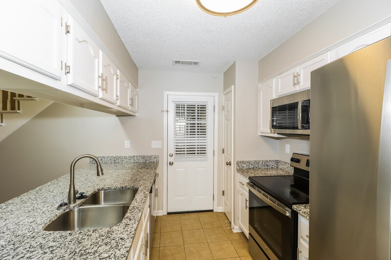 2,400/Mo, 6899 Gallop Dr Cordova, TN 38018 Kitchen View 2