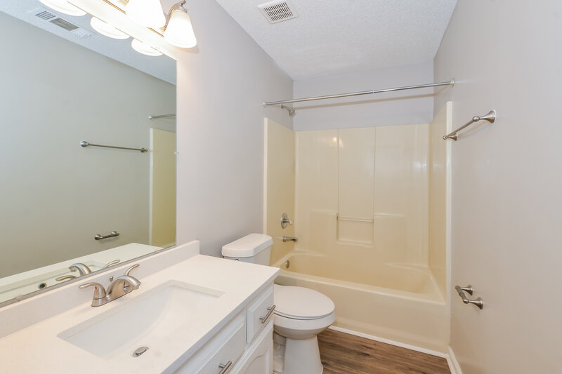 1,735/Mo, 6899 Gallop Dr Cordova, TN 38018 Bathroom View